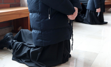 "Homoseksualizm chorobą" na lekcji religii. Ksiądz przeprasza