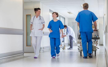 Zaległości składkowe: ZUS ostrzega szpitale przed outsourcingiem pracowników