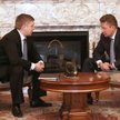 Aleksiej Miller, szef Gazpromu (z prawej) w rozmowie z Andrijem Kobolevem, szefem Naftohazu