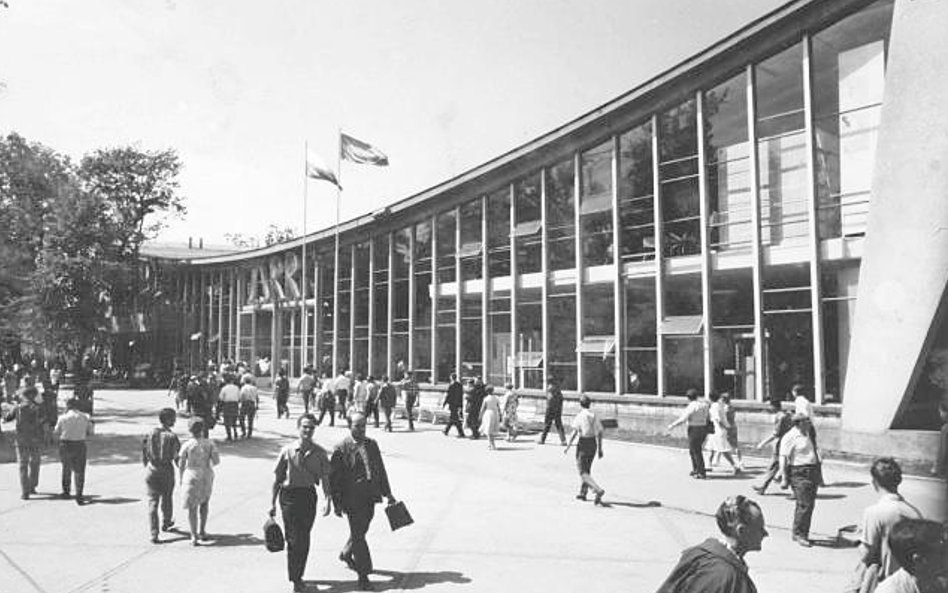 Pawilon ZSRR na MTP. Dar narodu polskiego.