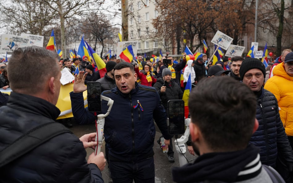 George Simion podczas antyrządowego wiecu w Bukareszcie