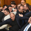 Przepychanki stały się już wizytówką ukraińskiego parlamentu.