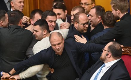 Przepychanki stały się już wizytówką ukraińskiego parlamentu.
