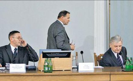 W hazardowej komisji śledczej po kilku dniach zgodnej pracy znów wybuchł konflikt. Przewodniczący Mi