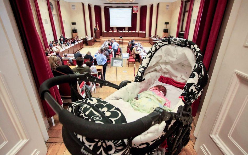 Sejm uchwalił: z dzieckiem rok na rodzicielskim