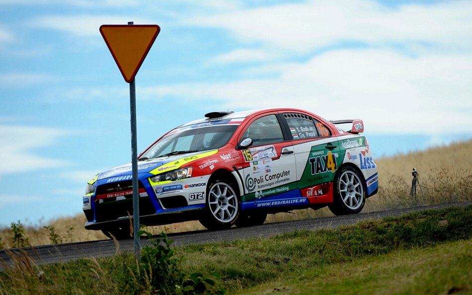 Węgrzy Tibor Jr. Erdi i Gyorgy Papp w Mitsubishi Lancer Evo X