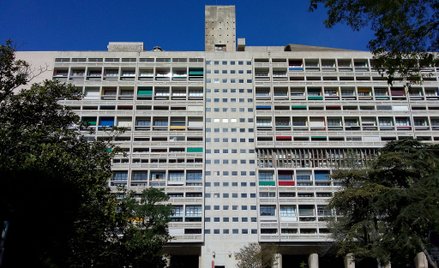 Jednostka marsylska była jednym z budynków, który zapoczątkował erę brutalizmu w architekturze.