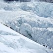 Wspinacze w długiej kolejce na szczyt Mount Everest