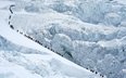 Wspinacze w długiej kolejce na szczyt Mount Everest