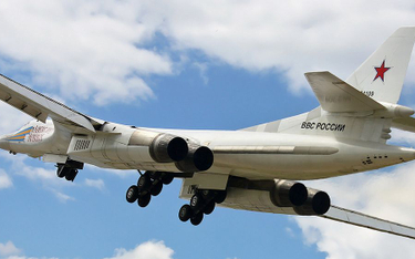 Dwa rosyjskie bombowce Tu-160 w strefie identyfikacyjnej Kanady. „Regularne loty”