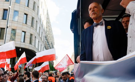 Janusz Korwin-Mikke i jego propozycje podobają się głównie tym, którzy będą głosować pierwszy raz