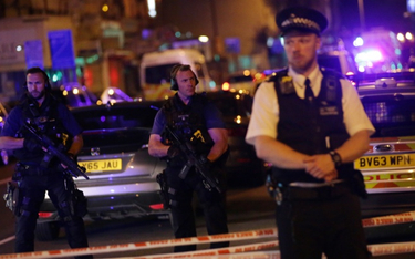 Londyn: Seria ataków kwasem. Policja poszukuje napastników.