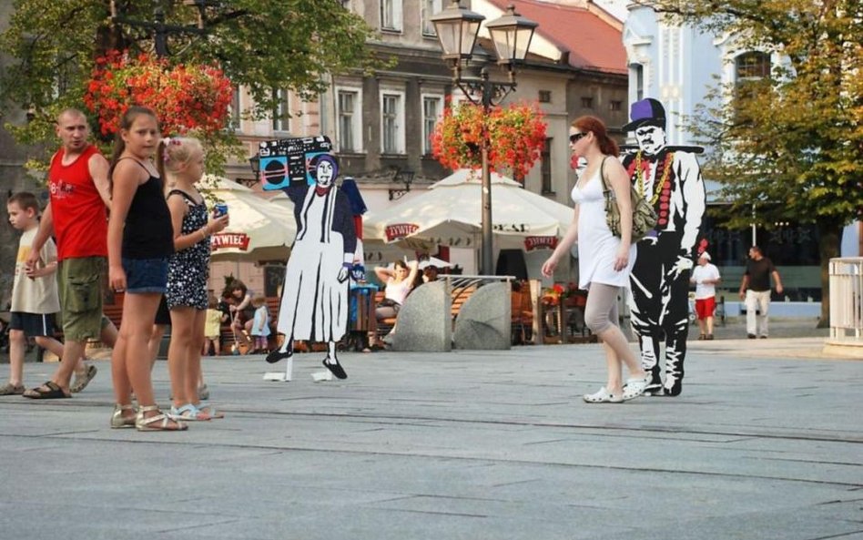 Grupa Olliemoonsta (Naza del Rosal i Juan Rico), Hiszpania, „Żyj szybko, umieraj młodo”, instalacja,