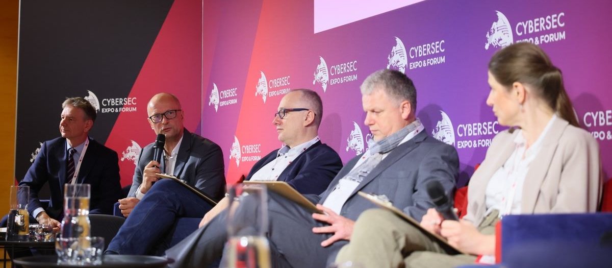 Chętniej ujawniamy dane mediom społecznościowym niż bankom