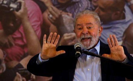 Luiz Lula da Silva po wyjściu z więzienia ruszył w polityczne tournée. Na zdjęciu spotkanie ze związ