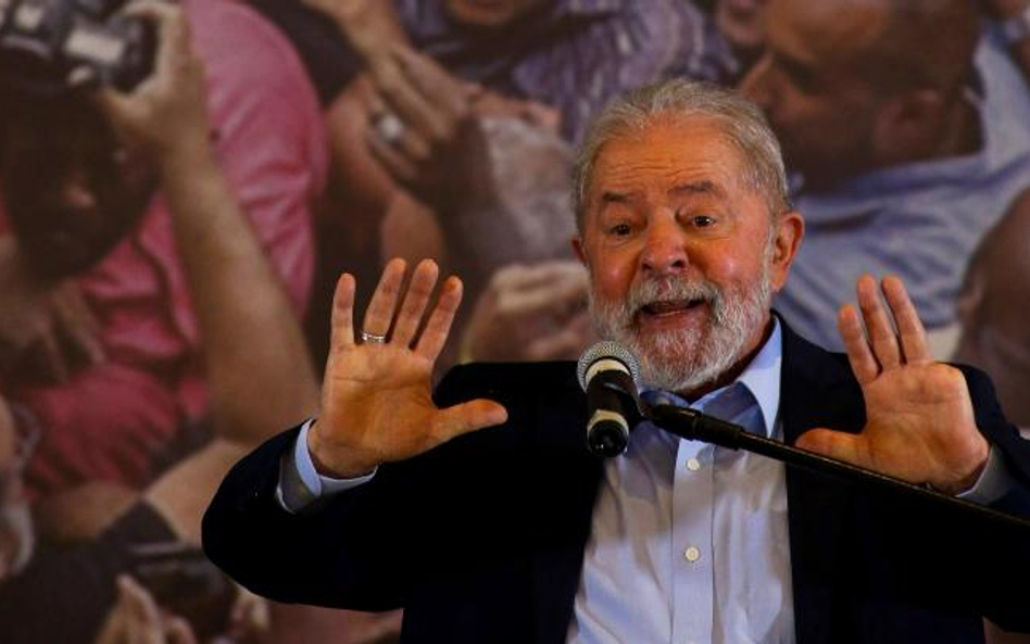 Luiz Lula da Silva po wyjściu z więzienia ruszył w polityczne tournée. Na zdjęciu spotkanie ze związ