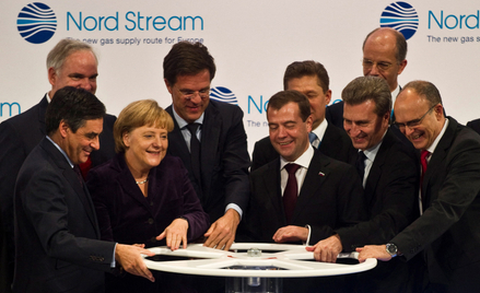 nne czasy – 8 listopada 2011 roku otwarcie pierwszej nitki Nord Stream 1 świętują przywódcy zaangażo