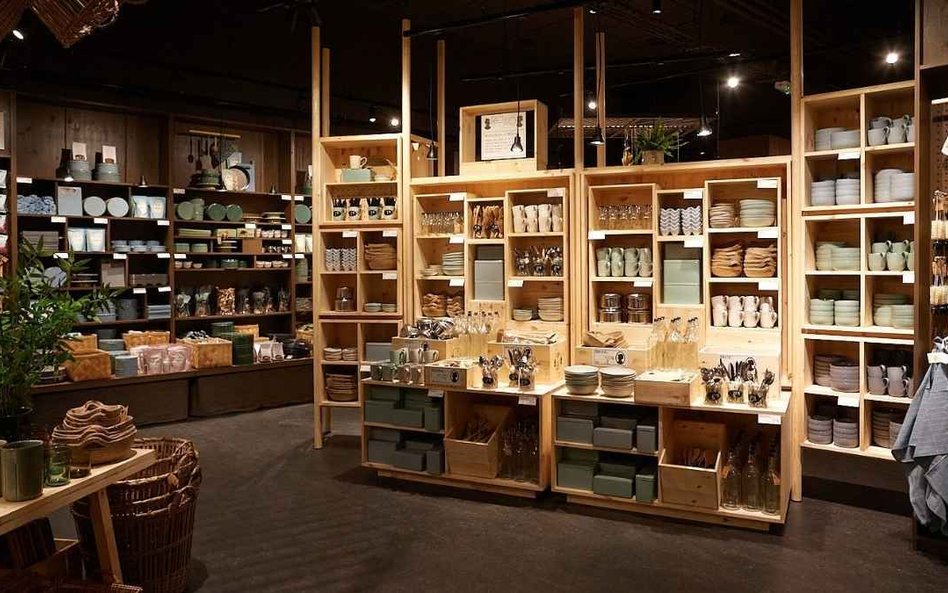 W projekcie duńskich sklepów uwzględniono duże place prezentujące różne kategorie produktów