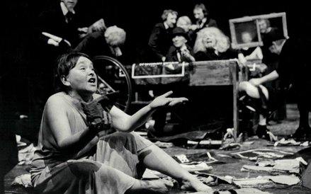 Umarła klasa (na pierwszym planie Maria Stangret-Kantor), Teatr Cricot 2, Amsterdam, 1977
