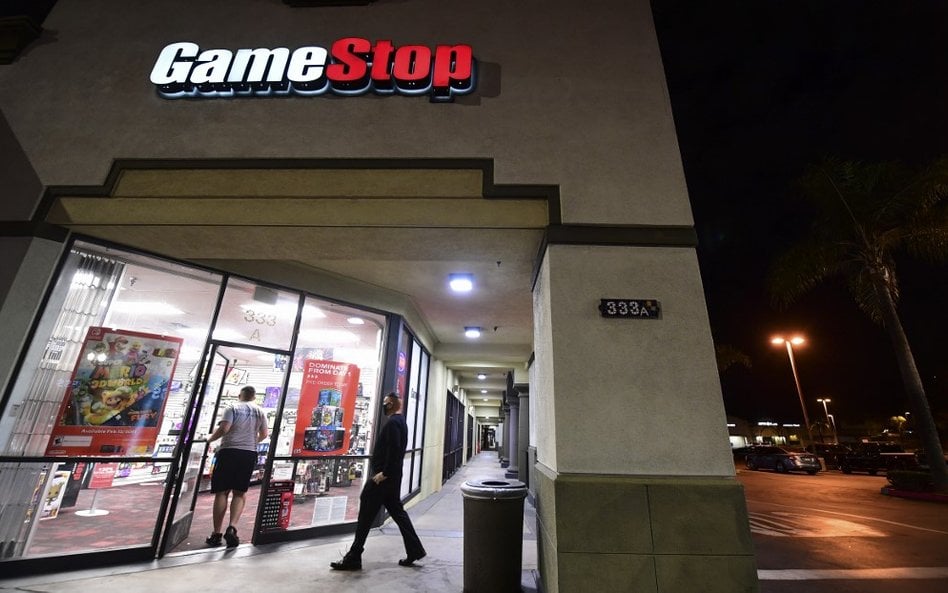 GameStop ostro traci na początku sesji