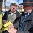 Markus Nierth, były burmistrz Tröglitz, rozwiesza apel z prośbą o udział w demonstracji przeciwko ni