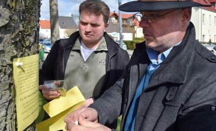 Markus Nierth, były burmistrz Tröglitz, rozwiesza apel z prośbą o udział w demonstracji przeciwko ni