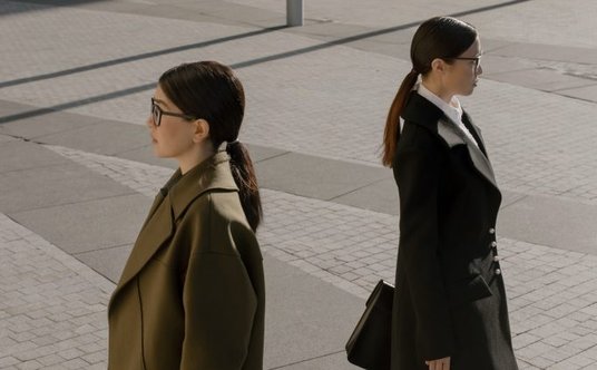 "kobiety z aktówkami"