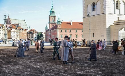 Wielu ludzi przychodzi obejrzeć kawałek starej Warszawy. I to nie tylko tej, której nie ma, bo znisz