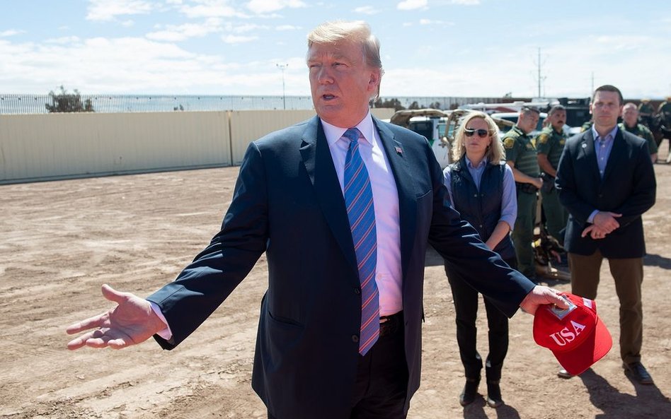 "Nie są na tyle inteligentni, by analizować podatki Trumpa"