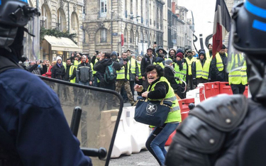 Francuski protest „żółtych kamizelek”. „Społeczny bunt skierowany jest nie tyle przeciw globalizacji
