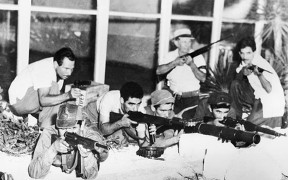 Kubańscy rewolucjoniści podczas bitwy o miasto Santa Clara, grudzień 1958 r.