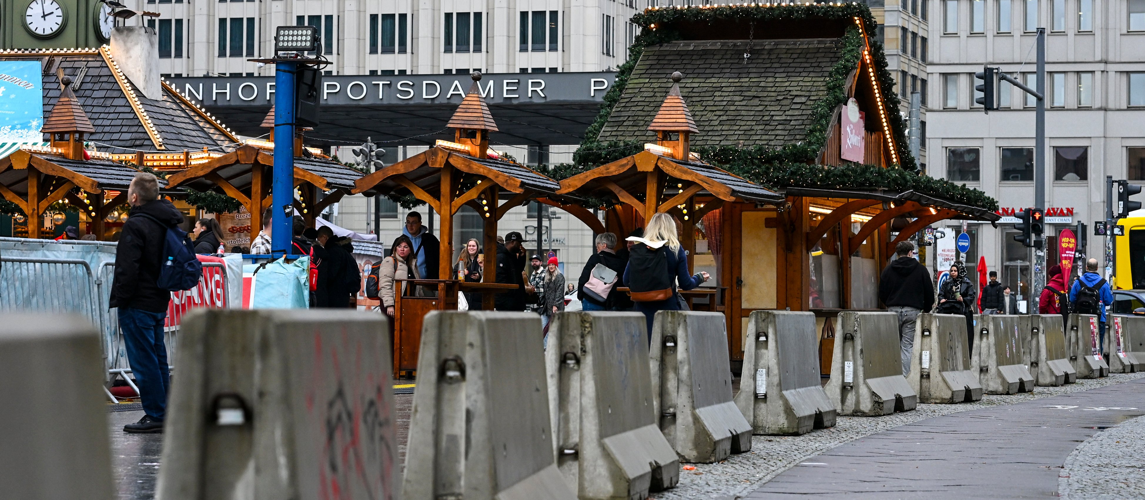 Betonowe blokady i monitoring: tak wyglądają jarmarki bożonarodzeniowe w Niemczech