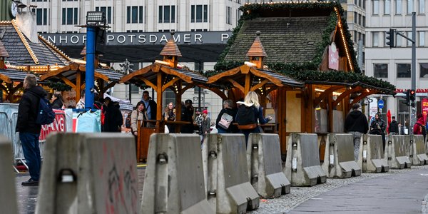 Betonowe blokady i monitoring: tak wyglądają jarmarki bożonarodzeniowe w Niemczech