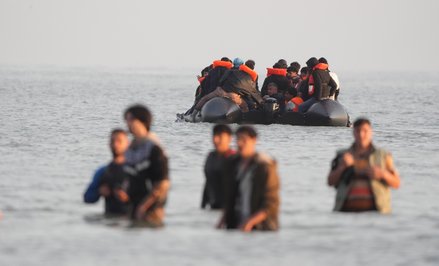 Wielka Brytania ma poważny problem z napływem imigrantów, przepływających z Francji przez kanał La M