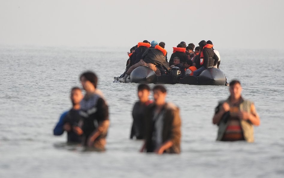 Wielka Brytania ma poważny problem z napływem imigrantów, przepływających z Francji przez kanał La M