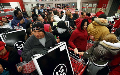 Czarny Piątek – klienci szturmują sklep sieci z elektroniką Target w Chicago