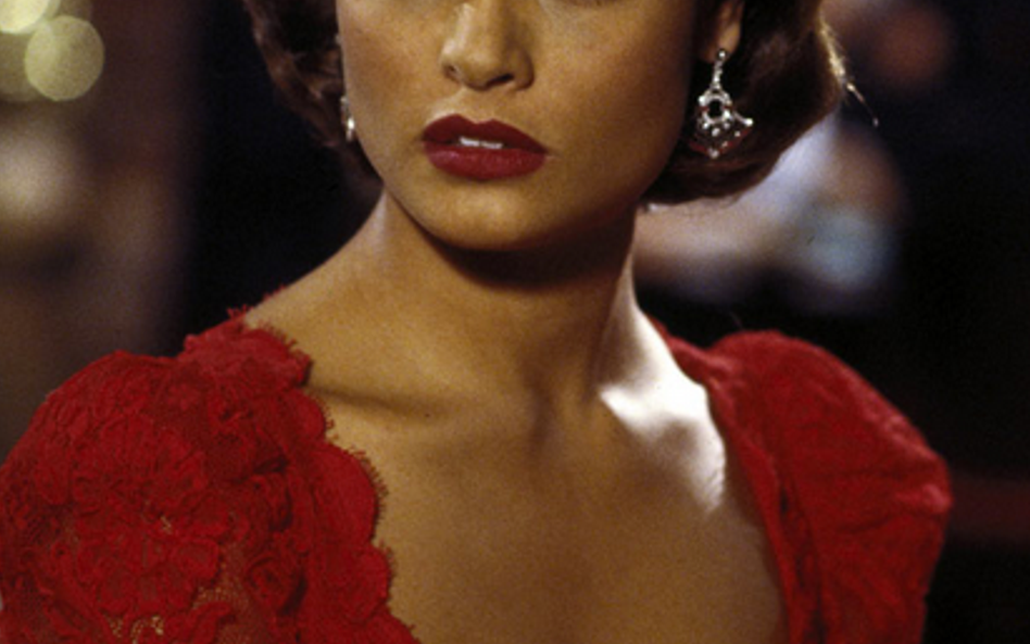 Talisa Soto jako Lupe Lamora - Lupe Lamora jest kochanką Franza Sancheza - bezwzględnego przestępcy 