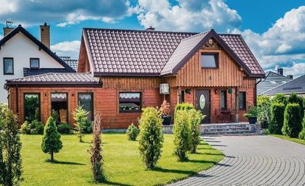 140-metrowy dom w miejscowości Karakule, 11 km od centrum Białegostoku, jest wyceniony na 719 tys. z