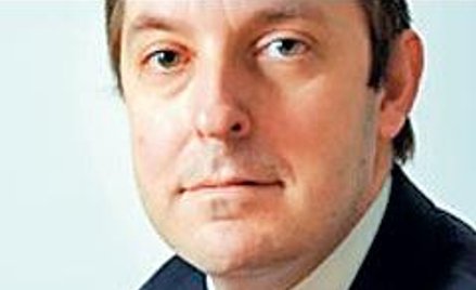 Orzekanie: na podstawie akt czy przebiegu rozprawy