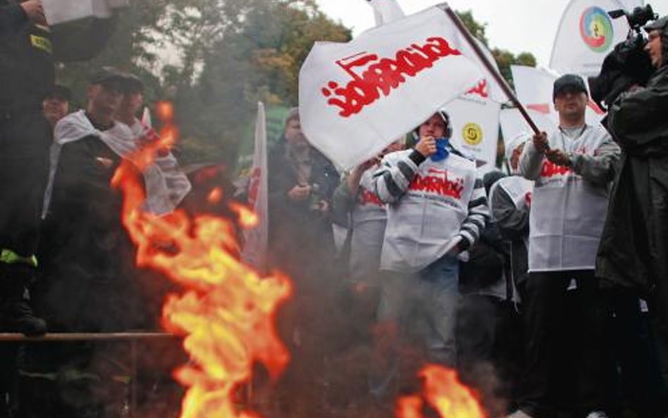 Demonstracje i strajki to ostateczność. Na razie związkowcy liczą na wywalczenie podwyżek w drodze n