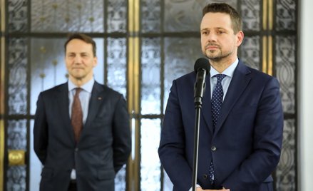 Nawet jeśli się wydaje, że Rafał Trzaskowski (z prawej) dziś jest faworytem, to widać wyraźnie, że R