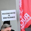 Protest miał związek ze zdarzeniem, do którego miało dojść 15 grudnia 2025 r. podczas lekcji języka 