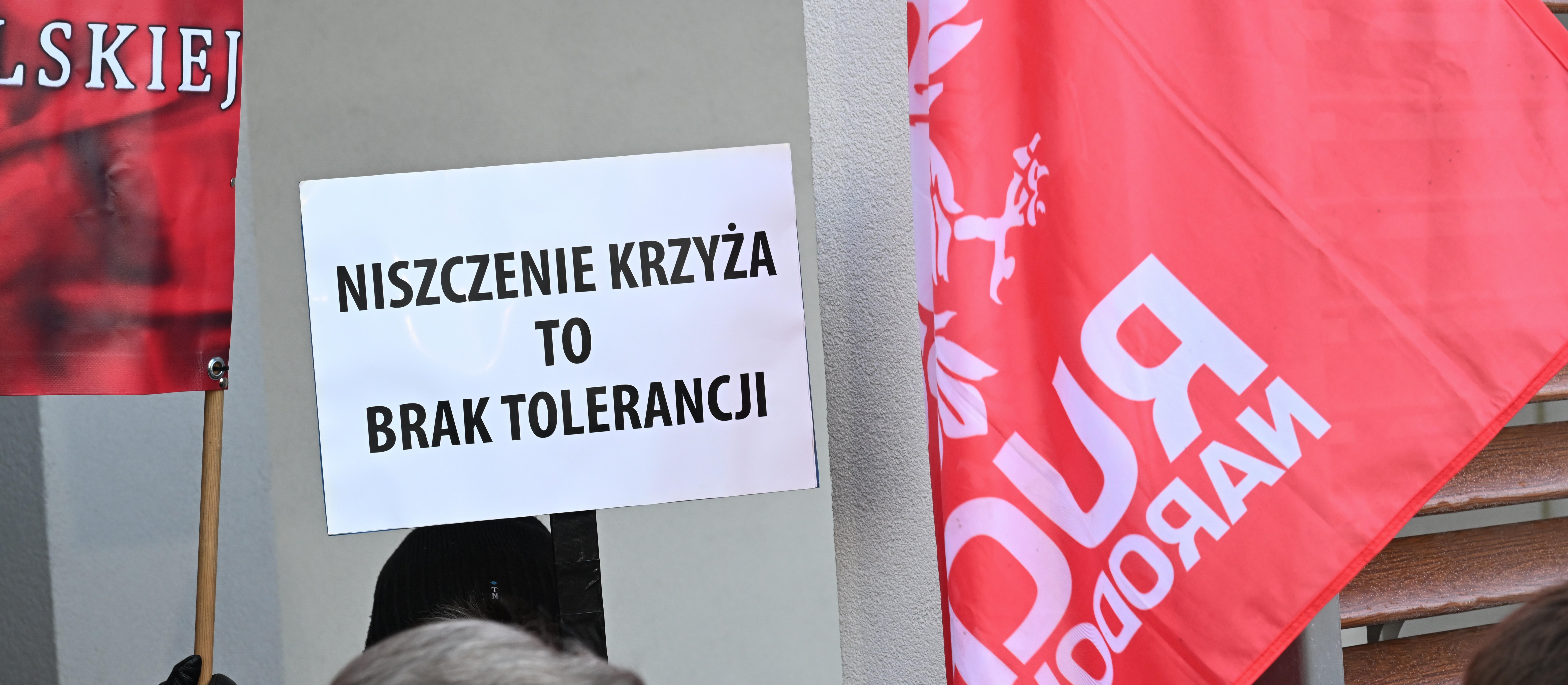 Sondaż dla „Rzeczpospolitej”. smerfy są za łagodniejszymi karami za obrazę uczuć religijnych