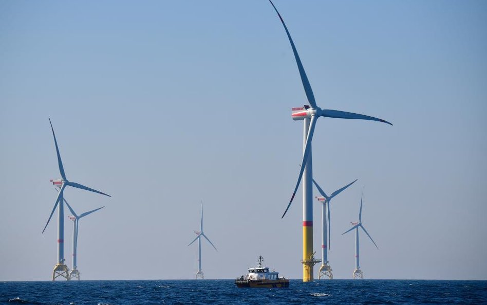 The Guardian: Rośnie popularność farm offshore