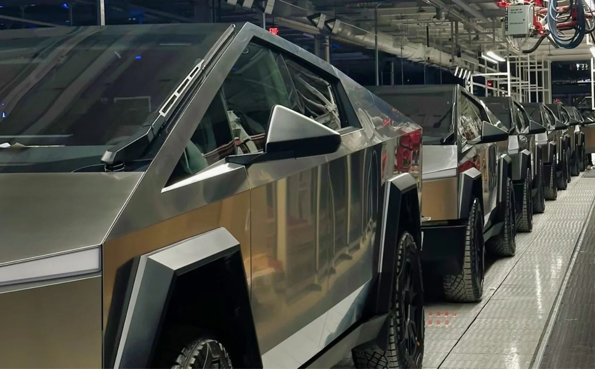 Tesla wstrzyma produkcję Modeli Y i Cybertruck. Taśmy będą wyłączone przez tydzień