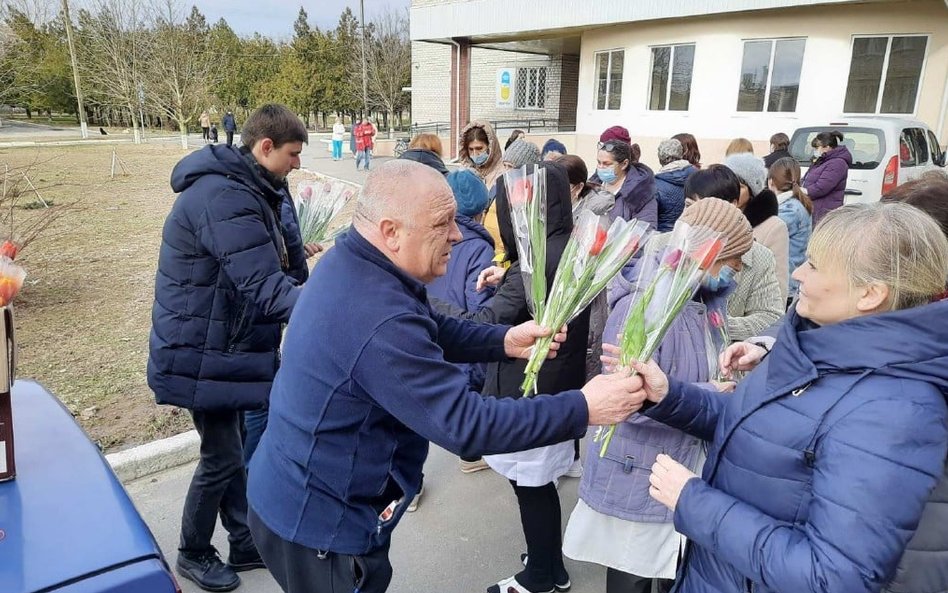 Na pierwszym planie mer Ołeksandr Szapowałow, 8 marca w Berysławiu