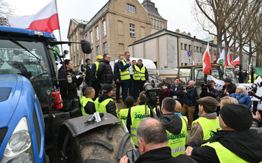Na ulicach polskich miast od wielu dni trwają protesty rolników. W ich wyniku posadę stracił ministe
