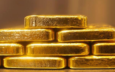 Złoto zyskuje na globalnej niepewności