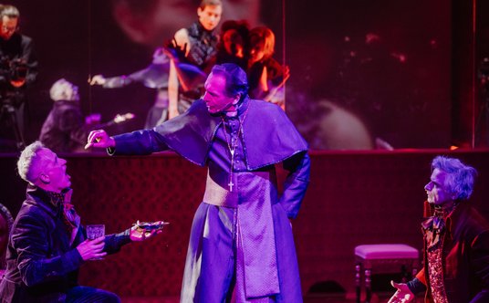 „Czerwone i czarne” w reżyserii Bartosza Szydłowskiego