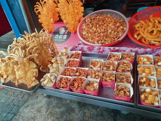 Tajwan słynie z dobrego, ulicznego jedzenia. Świeże specjały można kupić na wielu tradycyjnych bazar